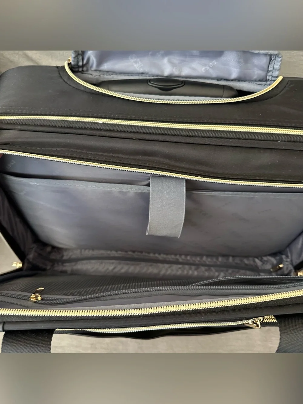 Quilted Black Laptop Travel Bag Gold Zippers Expandable Handle w/ Wheels Leke